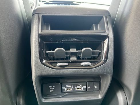 Used 2023 Jeep Grand Cherokee Limited AWD/4WD image 19