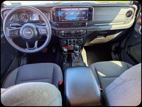 Certified 2025 Jeep Wrangler Unlimited Rubicon image 18