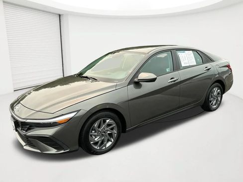 Certified 2024 Hyundai Elantra SEL FWD image 1