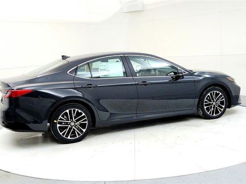 New 2026 Toyota Camry XLE image 6