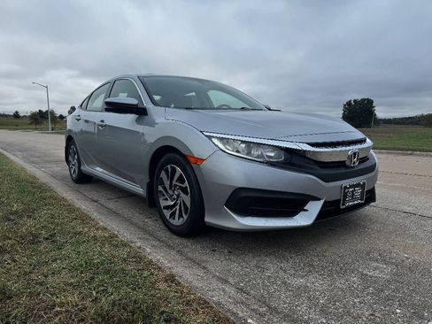 Used 2017 Honda Civic EX image 4
