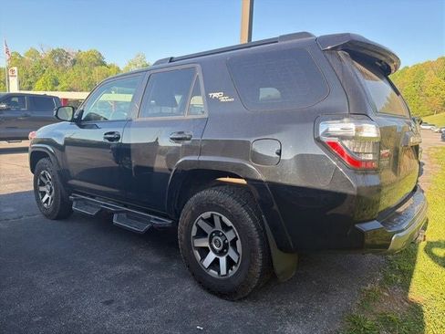 Used 2022 Toyota 4Runner TRD Off-Road AWD/4WD image 5