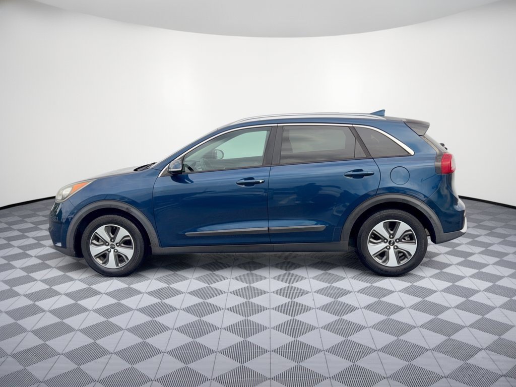Used 2018 Kia Niro EX FWD image 2
