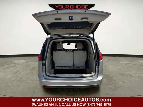 Used 2018 Chrysler Pacifica Limited w/ Advanced Safetytec Group FWD image 15