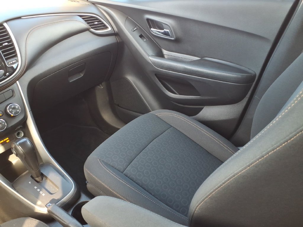 Used 2022 Chevrolet Trax LS w/ Tint and Cruise Package FWD image 12