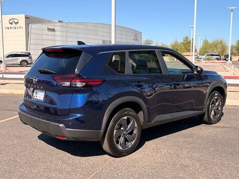 Certified 2025 Nissan Rogue SV FWD image 8