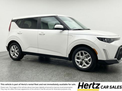 Used 2025 Kia Soul LX w/ LX Technology Package FWD image 1