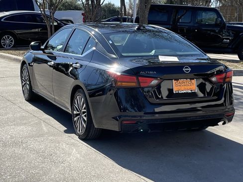 Used 2024 Nissan Altima 2.5 SV image 4