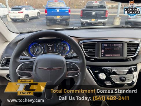 Used 2023 Chrysler Voyager LX image 18