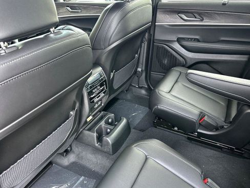 New 2025 Jeep Grand Cherokee L Limited w/ Luxury Tech Group II image 9