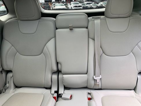 Used 2021 Jeep Cherokee Limited w/ Elite Package AWD/4WD image 28