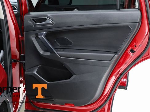 Used 2021 Volkswagen Tiguan SE image 68