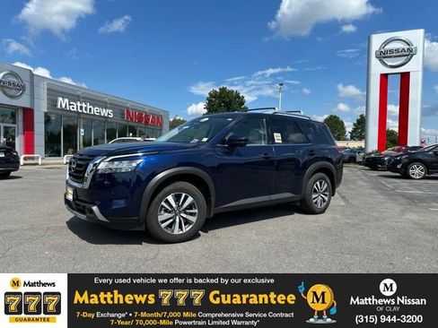 Used 2024 Nissan Pathfinder SL AWD/4WD image 1