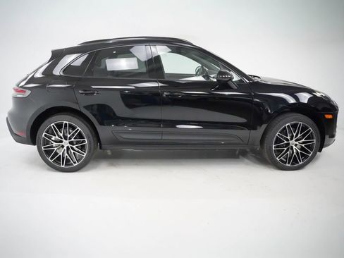 Certified 2025 Porsche Macan image 9