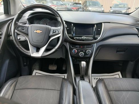 Used 2020 Chevrolet Trax LT w/ LT Convenience Package FWD image 12
