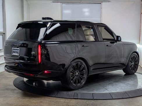 Used 2023 Land Rover Range Rover SE image 9