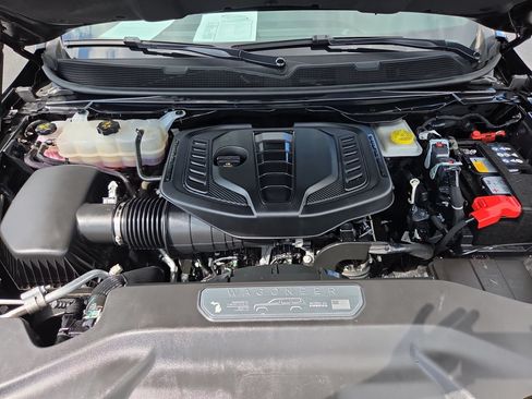 Used 2025 Jeep Wagoneer 4WD image 35