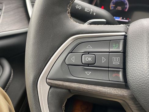 Used 2024 Jeep Grand Cherokee Limited image 16