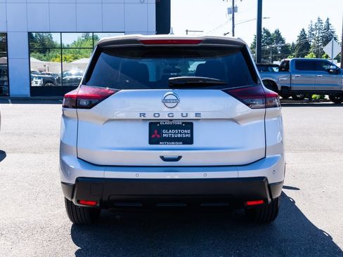 Used 2025 Nissan Rogue SV FWD image 5