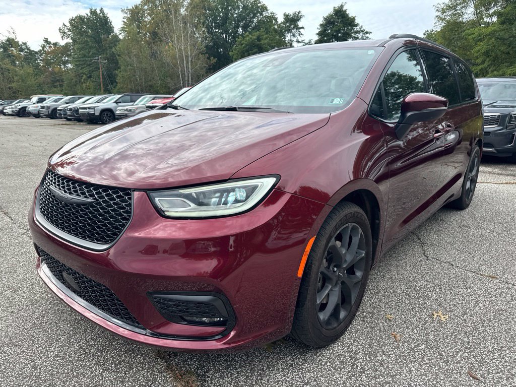 Used 2023 Chrysler Pacifica Touring-L w/ S Appearance Package FWD image 2