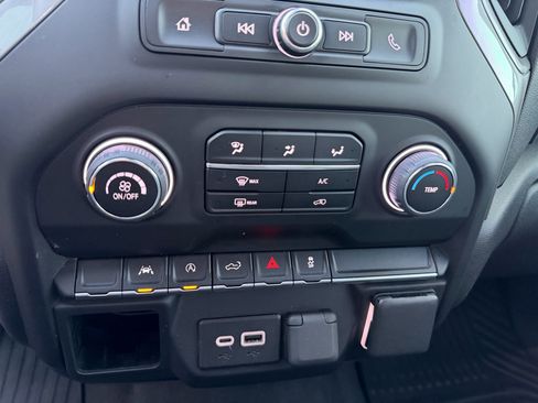 Used 2022 Chevrolet Silverado 1500 Custom image 26