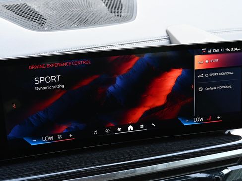 Certified 2025 BMW X5 xDrive50e w/ M Sport Package image 34