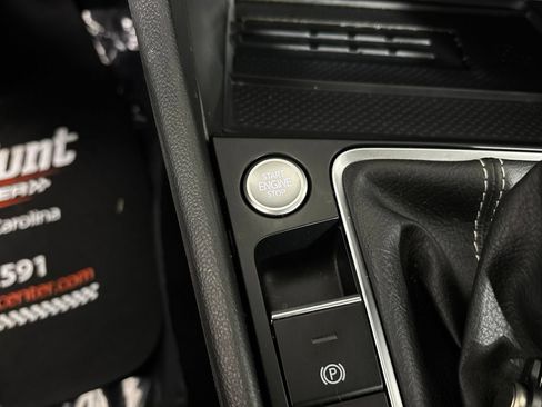 Used 2025 Volkswagen Jetta SE FWD image 36