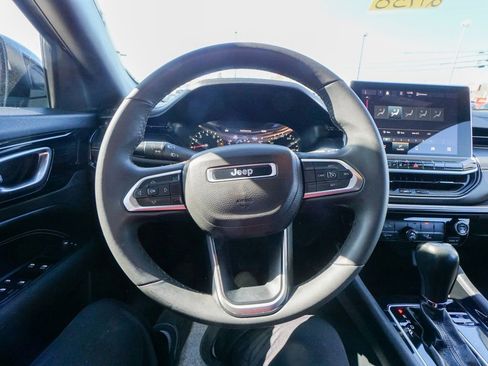 Used 2022 Jeep Compass Latitude FWD image 18