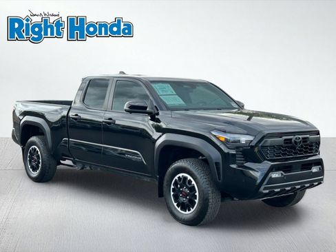 Used 2024 Toyota Tacoma TRD Off-Road w/ TRD Off Road Premium Package AWD/4WD image 8