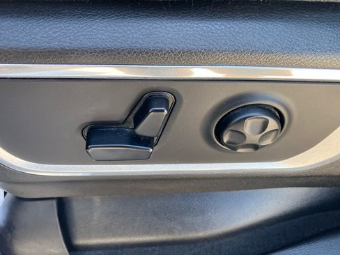 Used 2019 RAM 1500 Laramie AWD/4WD image 11