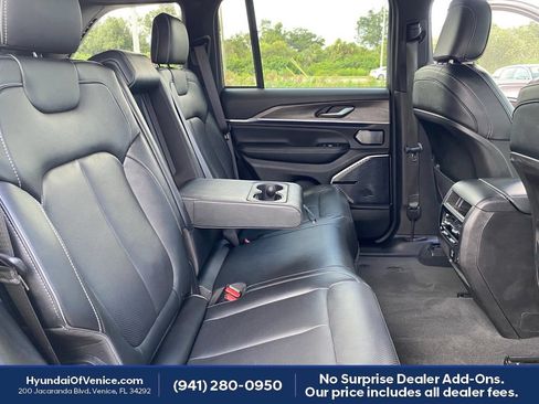 Used 2022 Jeep Grand Cherokee Overland AWD/4WD image 21