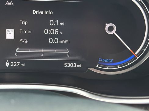 Used 2024 Genesis G80 image 25