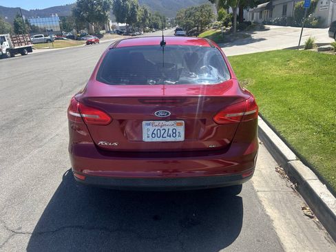Used 2017 Ford Focus SE FWD image 4