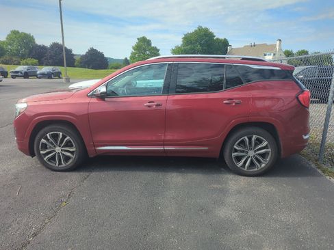 Used 2019 GMC Terrain Denali w/ Advanced Safety Package AWD/4WD image 4