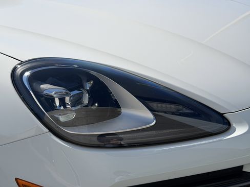 Certified 2019 Porsche Cayenne image 12