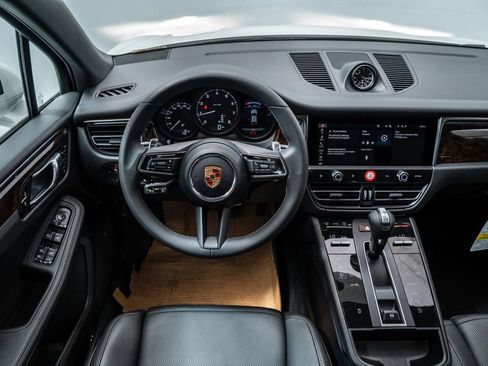 Certified 2026 Porsche Macan AWD/4WD image 14