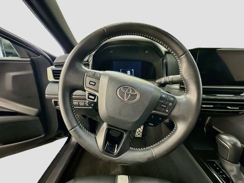 Used 2025 Toyota Camry SE FWD image 18