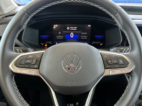 Used 2022 Volkswagen Taos SE FWD image 26