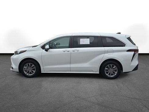 Certified 2024 Toyota Sienna XLE FWD image 10