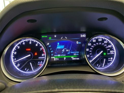 Used 2020 Toyota Camry XLE image 14