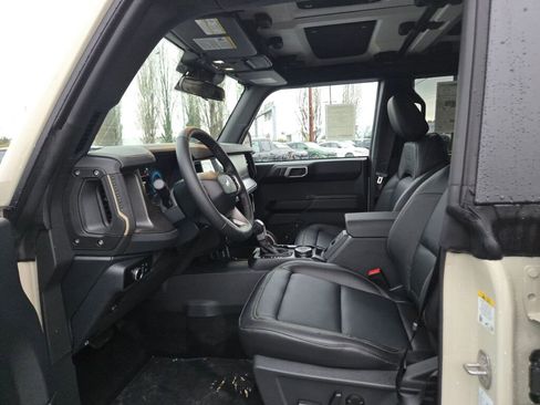 New 2025 Ford Bronco Badlands AWD/4WD image 12