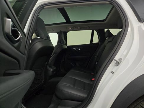Used 2025 Volvo V60 B5 Cross Country Plus image 37