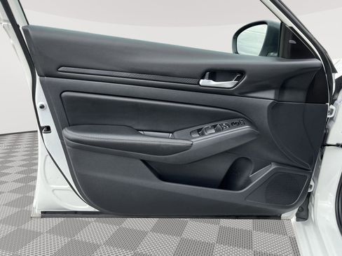 Certified 2025 Nissan Altima 2.5 SV FWD image 18