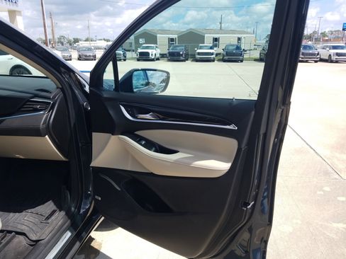 Used 2020 Buick Enclave Essence w/ Sound and Sites Package image 16