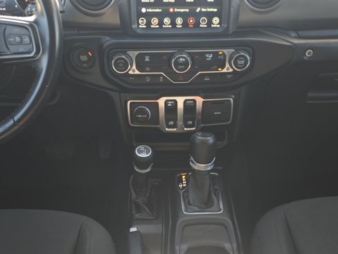 Used 2022 Jeep Wrangler Sport AWD/4WD image 15