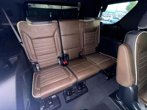 Used 2025 GMC Yukon Denali Ultimate AWD/4WD image 39