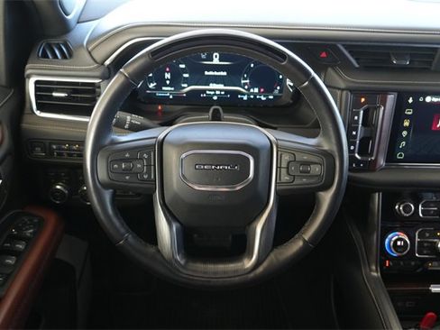 Used 2023 GMC Yukon XL Denali Ultimate image 10