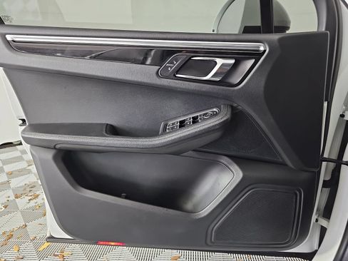 Used 2018 Porsche Macan AWD/4WD image 26