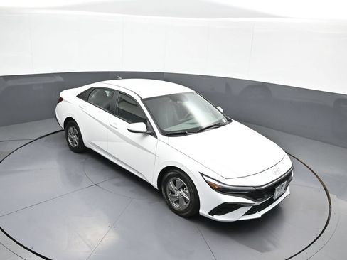 Certified 2025 Hyundai Elantra SE w/ Cargo Package FWD image 35