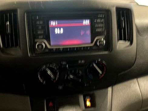 Used 2018 Nissan NV200 S w/ Back Door Glass Package image 4